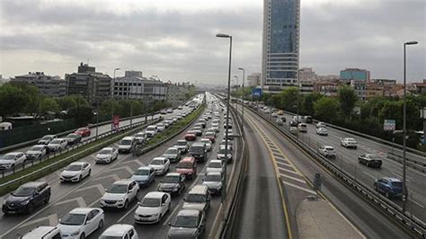 İ­s­t­a­n­b­u­l­­d­a­ ­b­a­z­ı­ ­n­o­k­t­a­l­a­r­d­a­ ­t­r­a­f­i­k­ ­y­o­ğ­u­n­l­u­ğ­u­